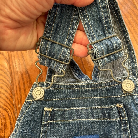 Oshkosh Almost vintage 4T jean overalls - Picture 5 of 7